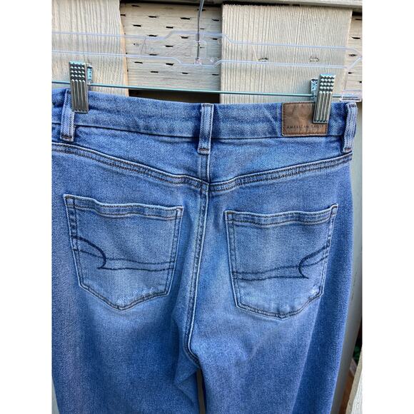 AMERICAN EAGLE Curvy Mom Jeans Light Wash Distressed Size 2 - Picture 5 of 6